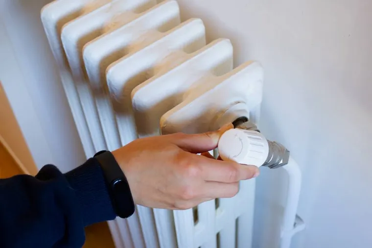Démonter un radiateur en fonte ancien, Annecy, SPCP